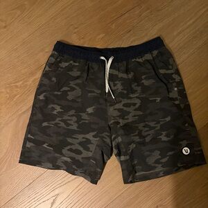 Vuori Kore Shorts 8” men's Large